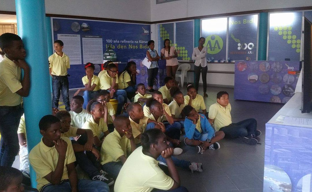 Maduro School di bishita serka Isla den Nos Bida