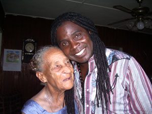 Pa un diferensha ku no ta hasi distinshon mas: trahando riba un maneho kultural ku ta basá riba konvivensia multikultural.